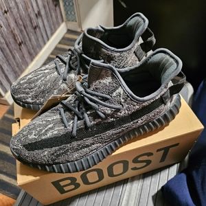 Yeezy Boost 350 V2